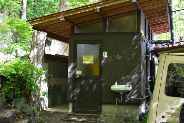四尾連湖キャンプ場のトイレ