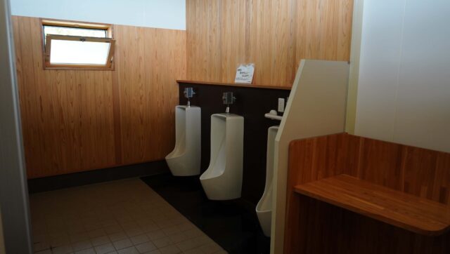 陣馬形山キャンプ場のトイレ