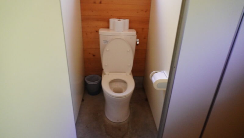 平湯キャンプ場のトイレ